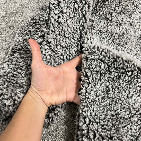 Altar’d State Women’s Sherpa Pullover size Medium - Picture 2 of 6